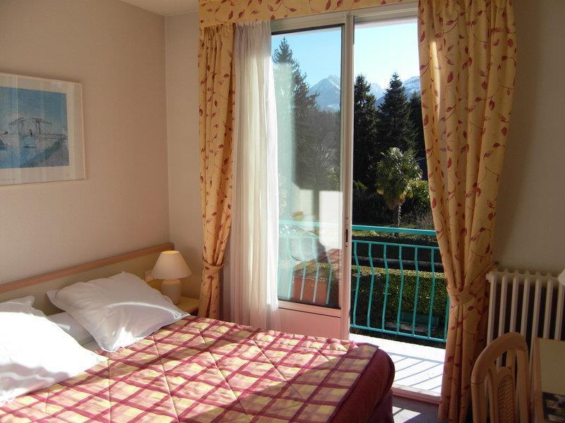 Logis Hotel Le Miramont Argeles-Gazost Room photo